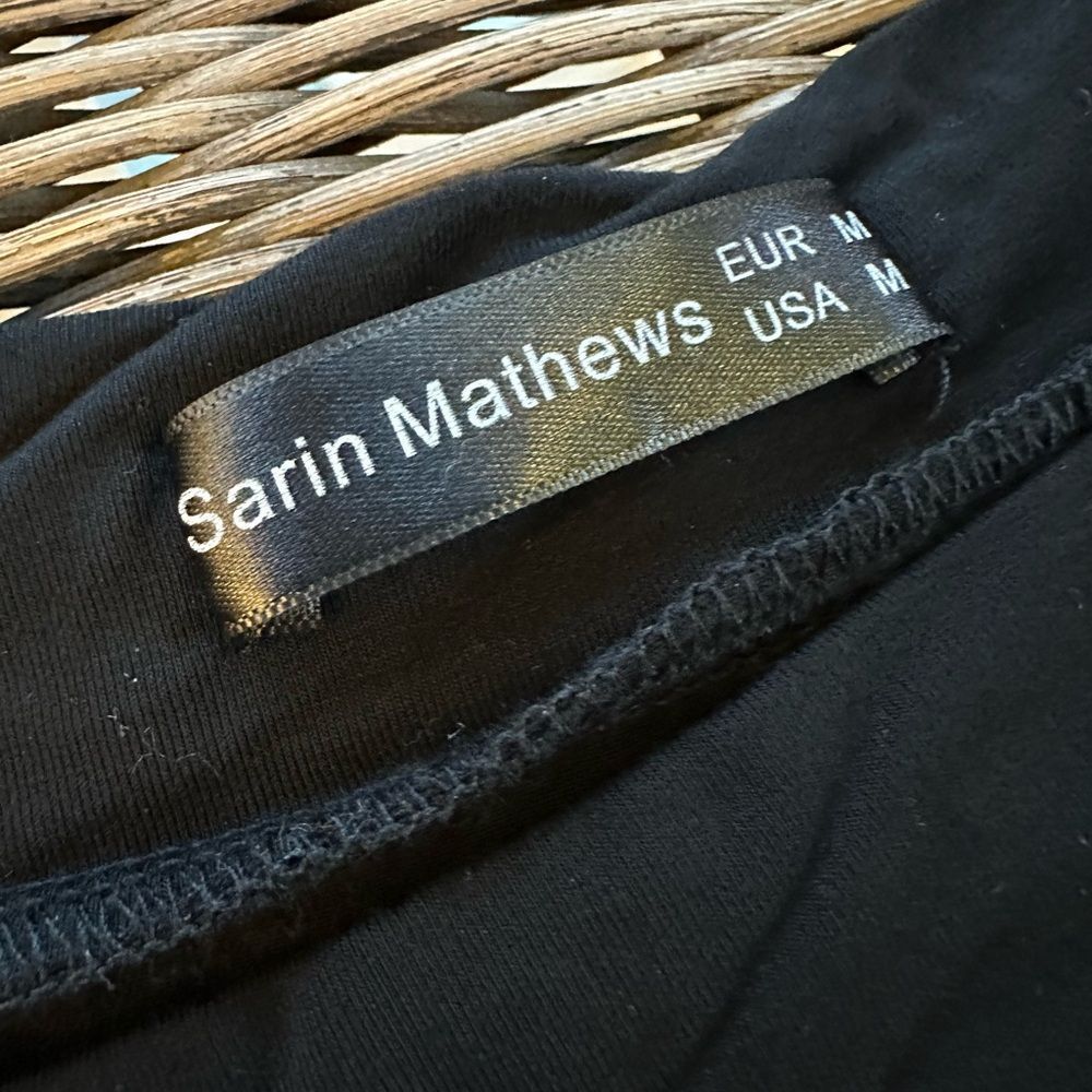 Scoop Neck/Back Black Top - Picture 4 of 4